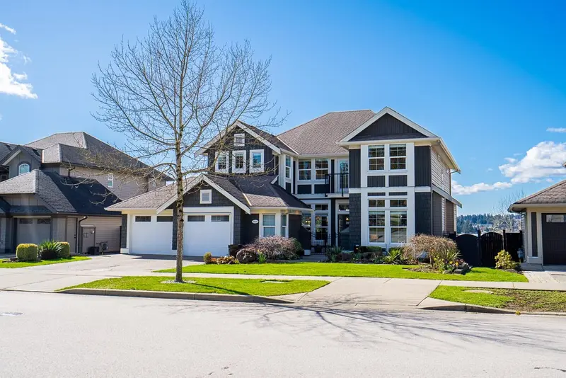 6039 163 STREET - photo 1 of 25