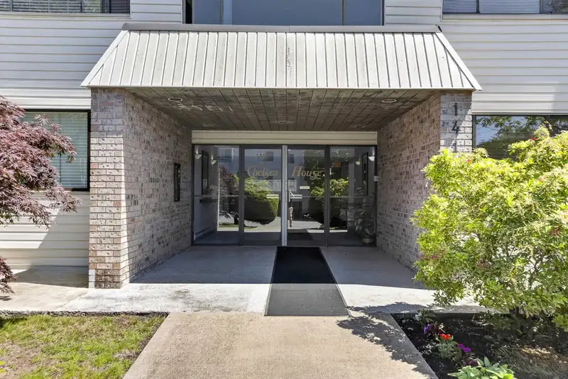 203 1410 BLACKWOOD STREET - photo 3 of 25