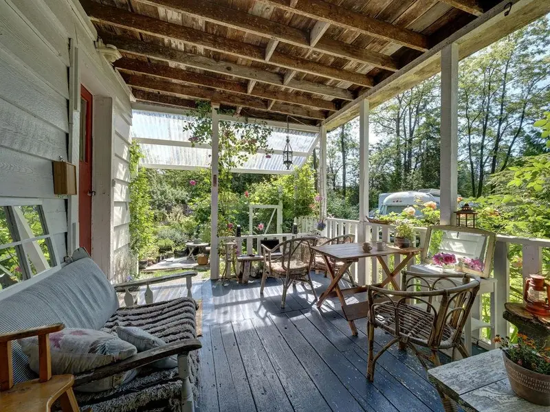 947 NORTH ROAD - photo 3 of 25