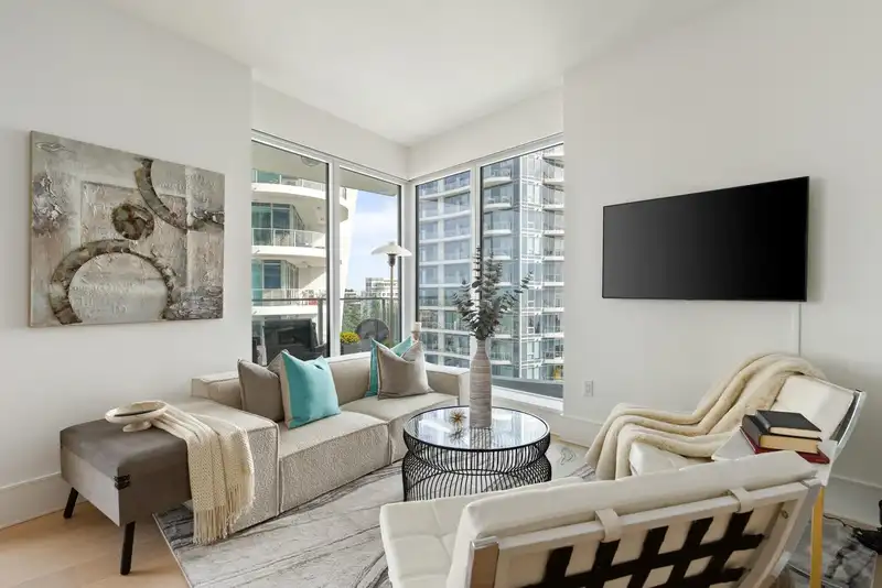 1504 1500 MARTIN STREET - photo 2 of 25
