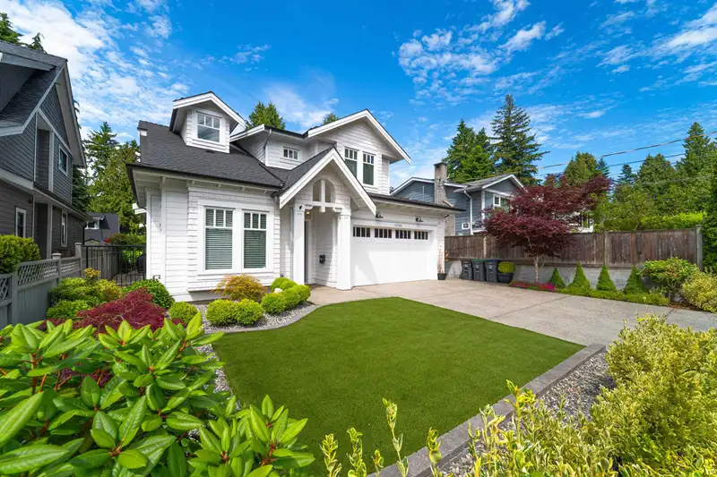 12765 15 AVENUE - photo 1 of 40
