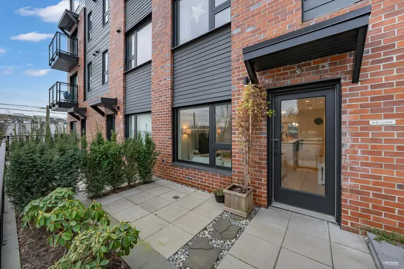 162 565 E 2ND STREET - photo 3 of 24