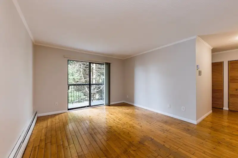 219 1442 BLACKWOOD STREET - photo 4 of 25