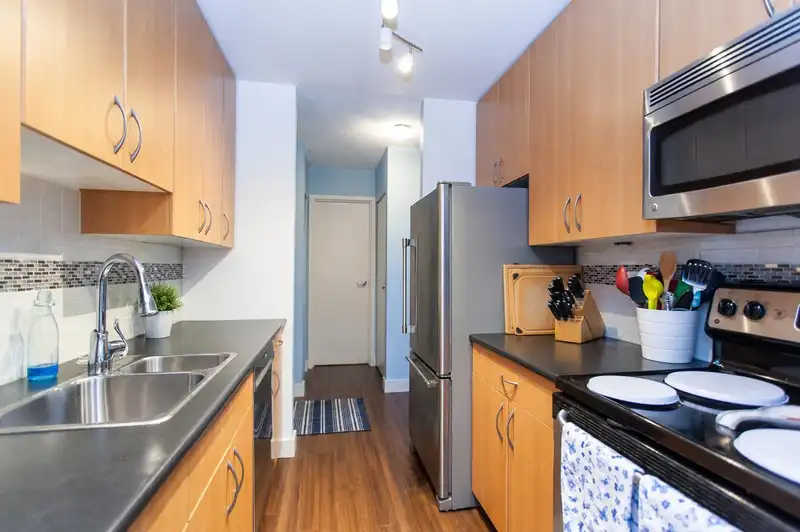 304 1860 E SOUTHMERE CRESCENT - photo 4 of 21