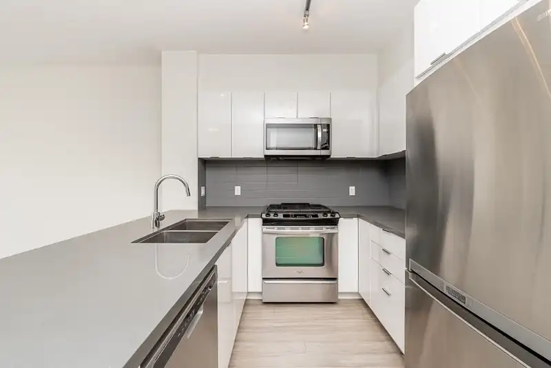 421 3323 151 STREET - photo 4 of 39