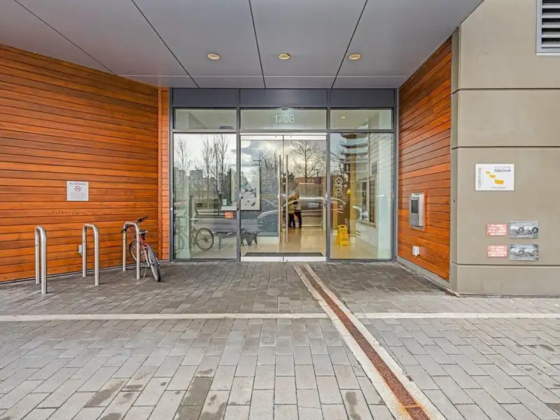 1401 1708 COLUMBIA STREET - photo 3 of 25