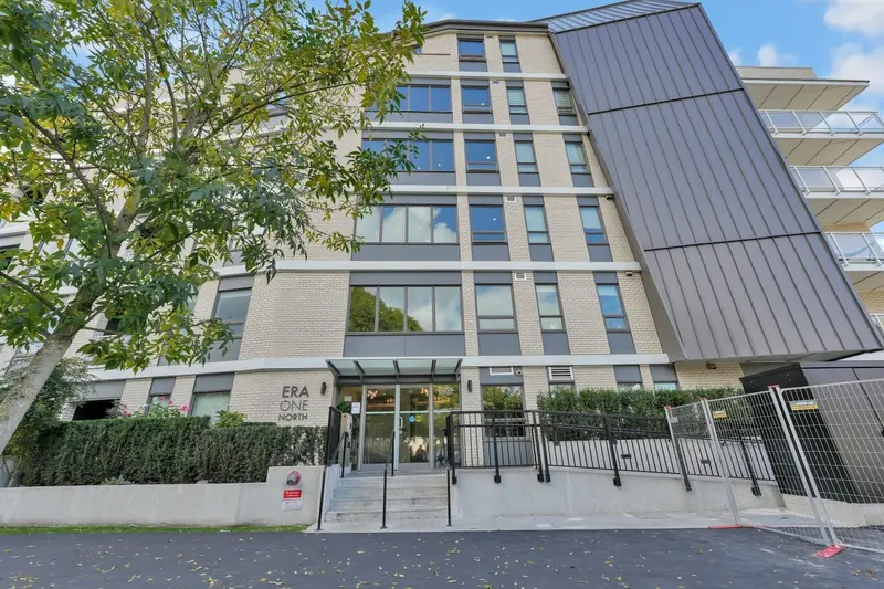 411 22226 BROWN AVENUE - photo 2 of 25