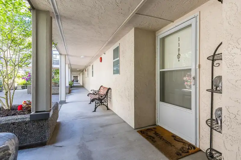 110 15255 18 AVENUE - photo 2 of 28