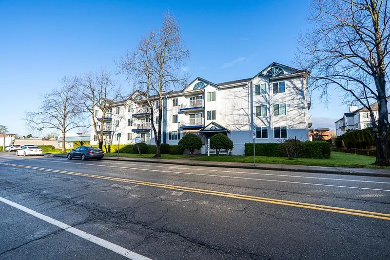 305 17695 58 AVENUE - photo 3 of 25