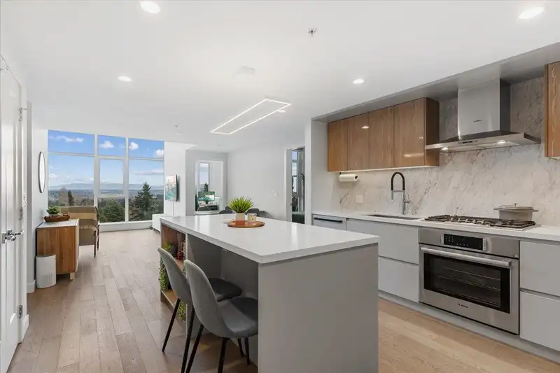601 1526 FINLAY STREET - photo 3 of 27