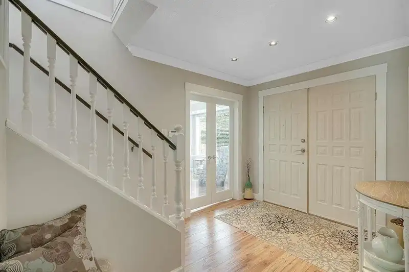 964 161A STREET - photo 2 of 32