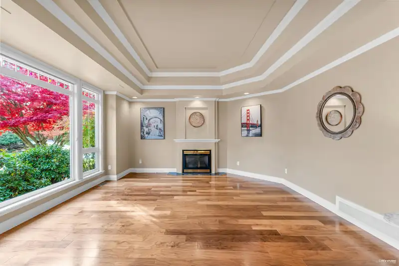 13681 21 AVENUE - photo 2 of 39