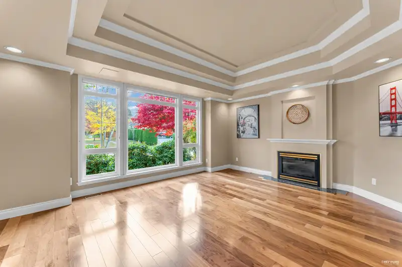 13681 21 AVENUE - photo 3 of 39