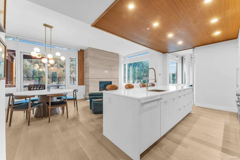 1002 6707 NELSON AVENUE - photo 3 of 20