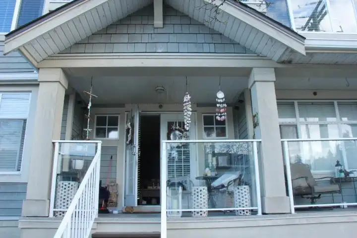 205 15621 MARINE DRIVE - photo 2 of 27