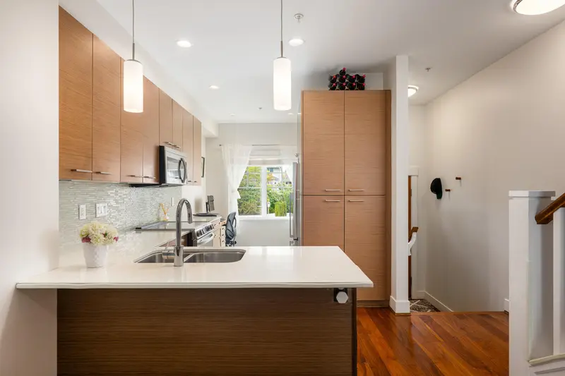 7 7198 BARNET ROAD - photo 4 of 25