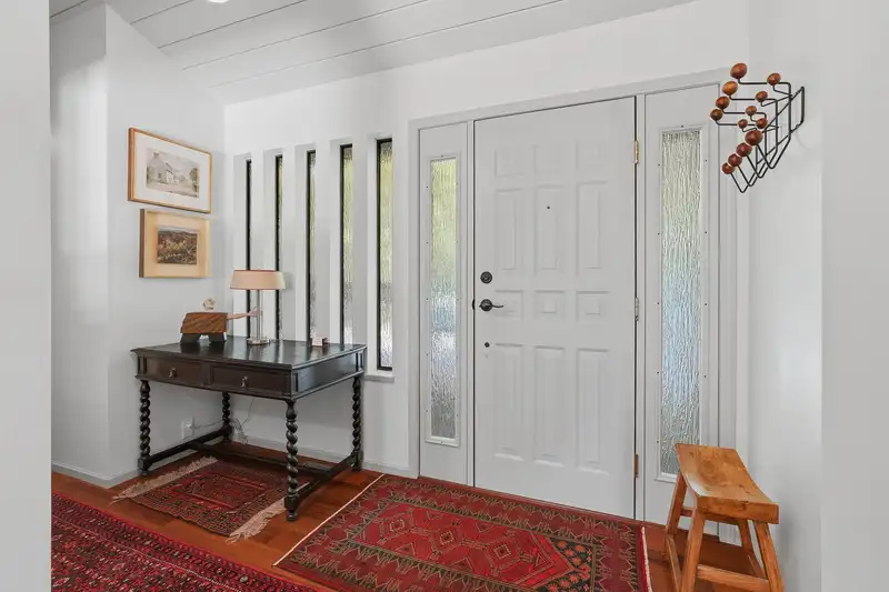 12318 24 AVENUE - photo 3 of 25