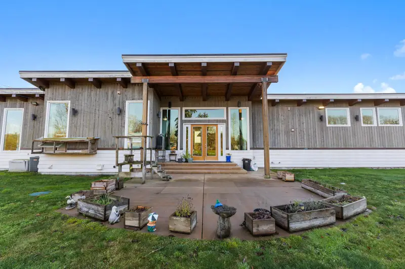 24509 36 AVENUE - photo 1 of 25