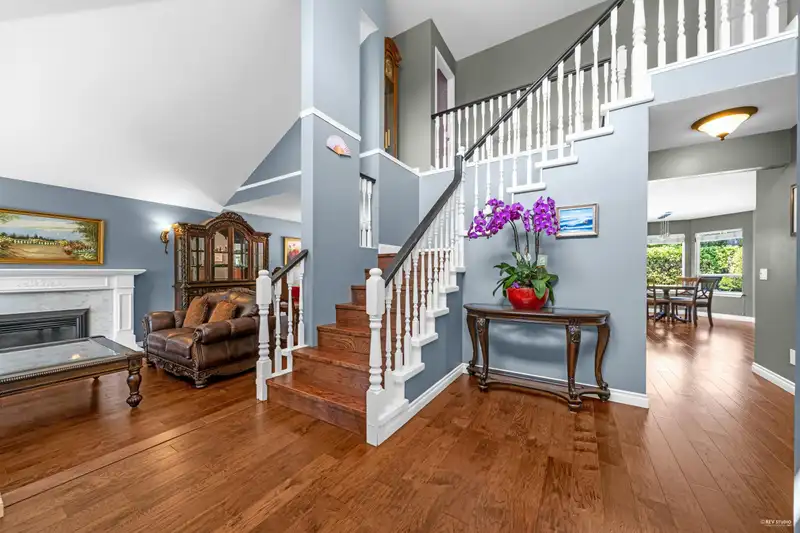 15033 21B AVENUE - photo 4 of 37