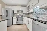 208 14950 THRIFT AVENUE - thumbnail 2