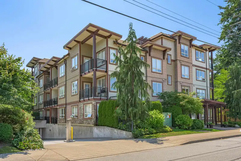 304 15268 18 AVENUE - photo 1 of 19