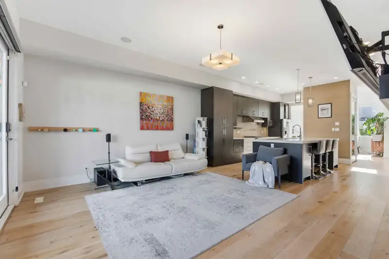 15871 28 AVENUE - photo 1 of 39