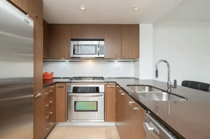 207 2940 KING GEORGE BOULEVARD - photo 4 of 25