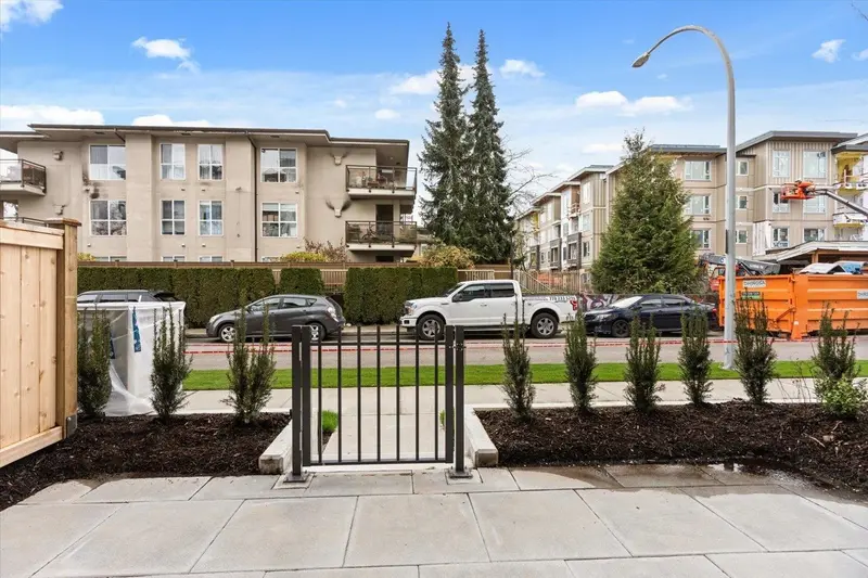 117 13777 75A AVENUE - photo 4 of 25