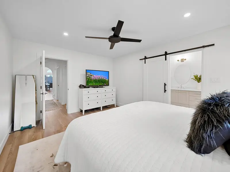 15641 107 AVENUE - photo 4 of 25