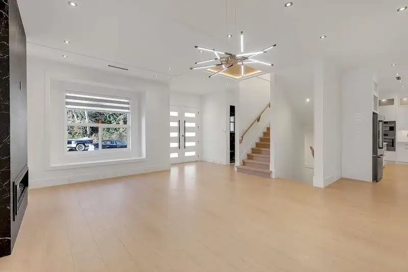 88 171 STREET - photo 4 of 40