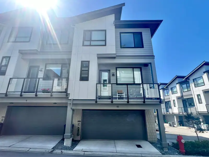 10 16589 25 AVENUE - photo 1 of 31