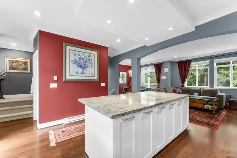 33 2925 KING GEORGE BOULEVARD - photo 3 of 24