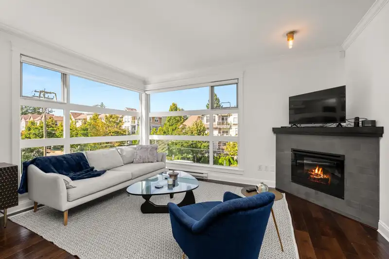 302 15336 17A AVENUE - photo 1 of 26