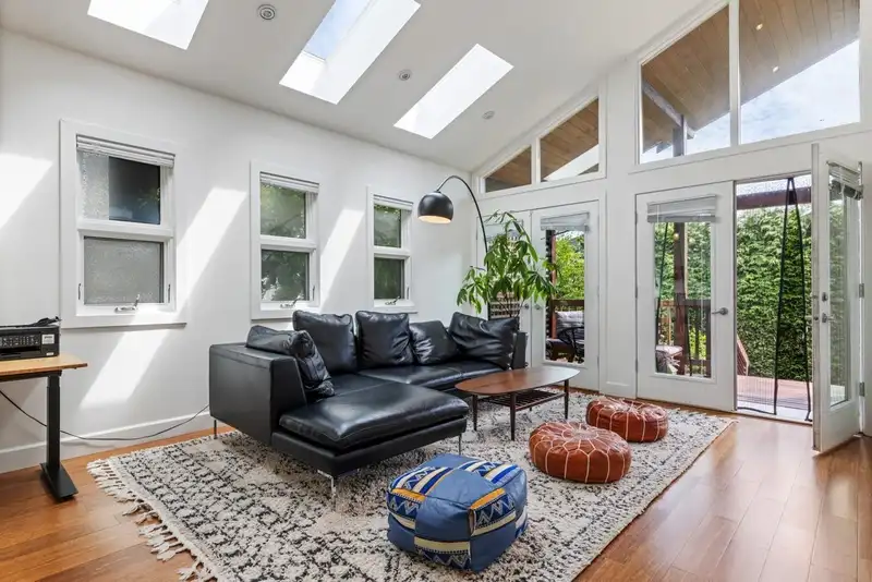 13044 14 AVENUE - photo 2 of 40