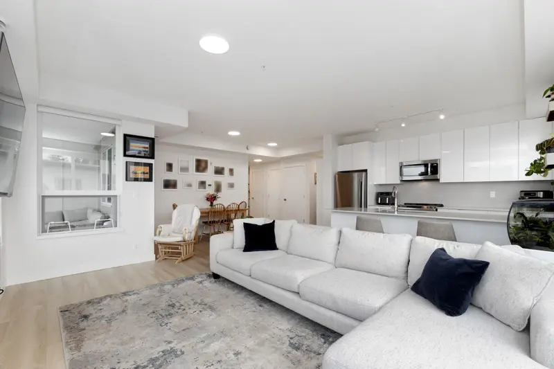 406 11913 BURNETT STREET - photo 4 of 23