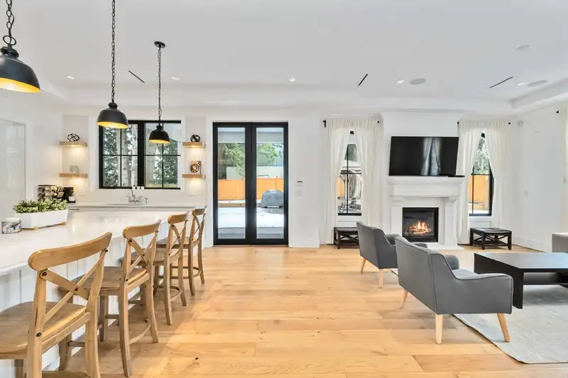 1577 131 STREET - photo 4 of 40