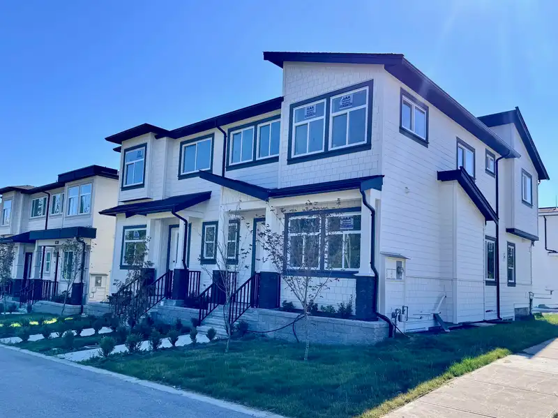 2041 168 STREET - photo 1 of 3