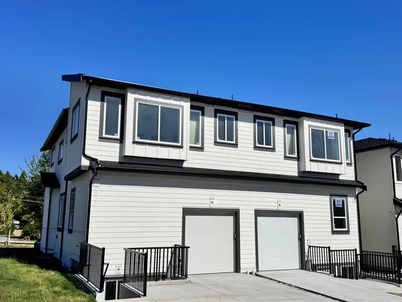 2041 168 STREET - photo 2 of 3