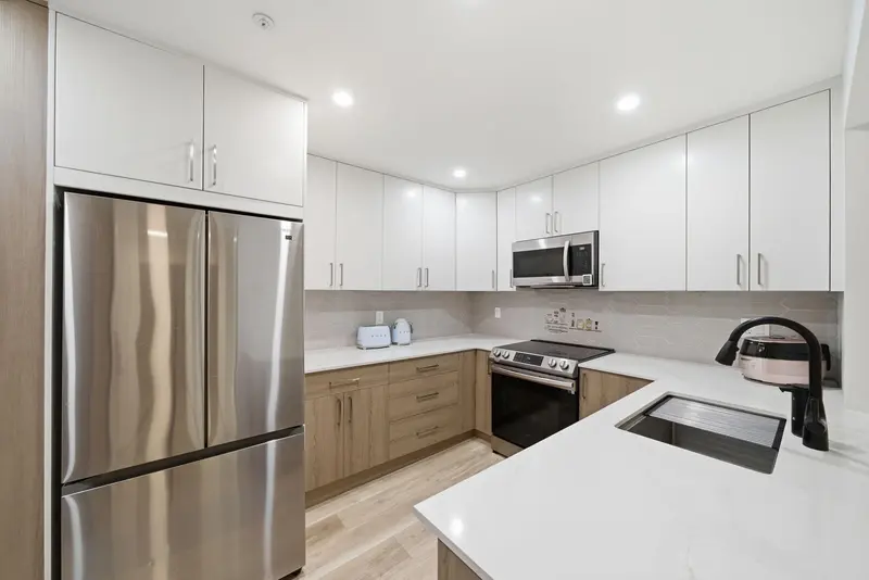 105 1190 EASTWOOD STREET - photo 4 of 25