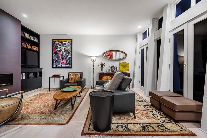 955 20TH STREET - photo 3 of 25