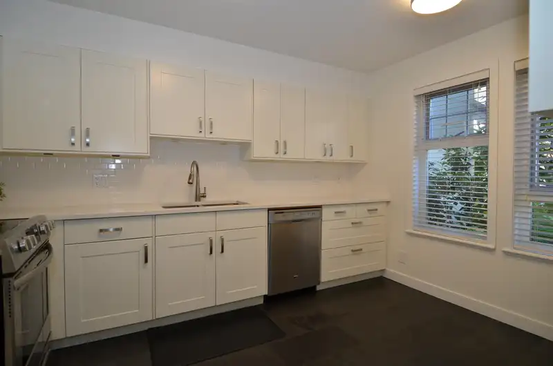 20 15442 16A AVENUE - photo 3 of 32