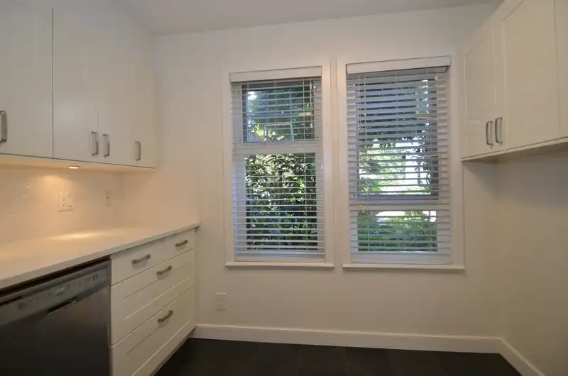 20 15442 16A AVENUE - photo 4 of 32