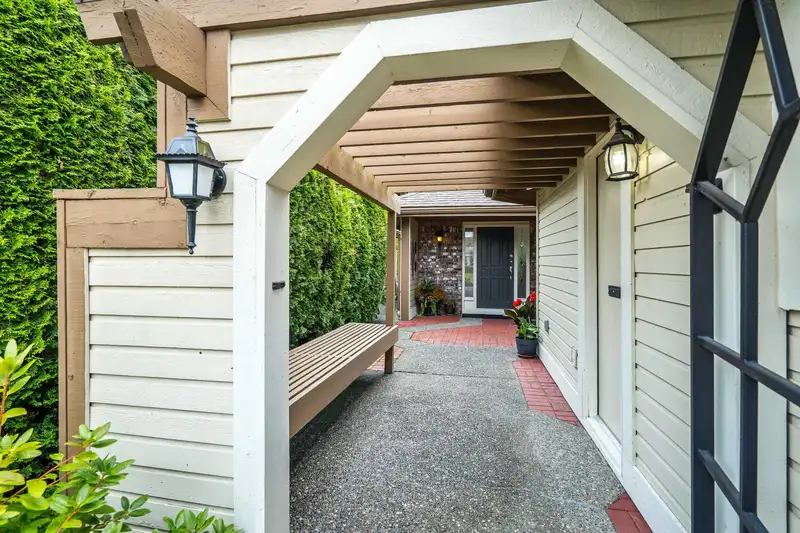 1 1854 SOUTHMERE CRESCENT - photo 4 of 40