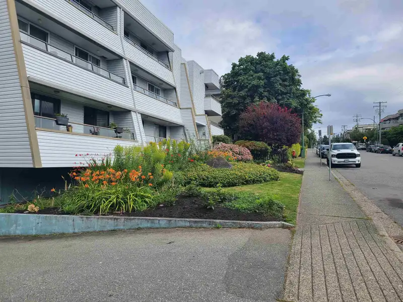 312 1341 GEORGE STREET - photo 2 of 8