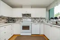 202 1725 MARTIN DRIVE - thumbnail 14