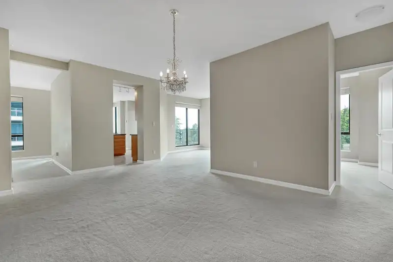 502 1550 MARTIN STREET - photo 4 of 23