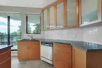 502 1550 MARTIN STREET - thumbnail 10