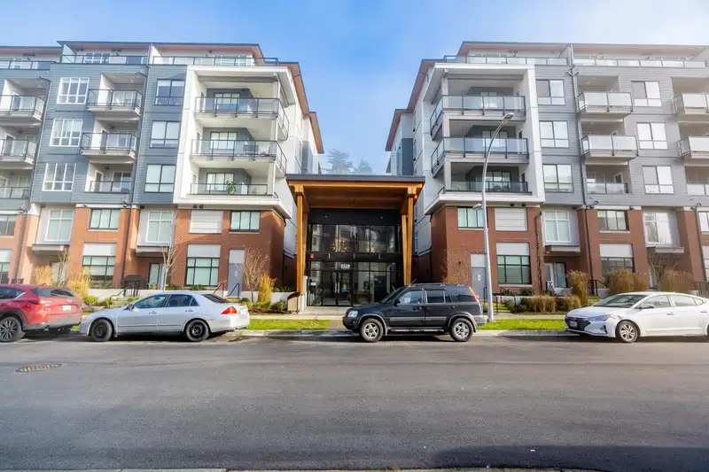 208 3528 146A STREET - photo 2 of 25