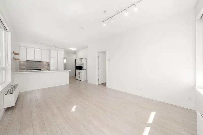 208 711 W 14TH STREET - photo 2 of 25