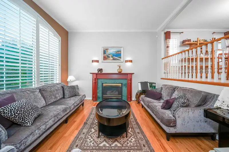 14872 25A AVENUE - photo 4 of 37